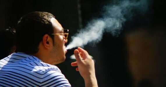 French employees' cigarette breaks cost companies €5 billion a year, study estimates