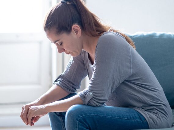 Intelligence makes people more trusting, but early hardship cuts this benefit in half